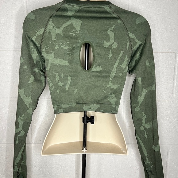 Gymshark Adapt Camo Seamless Long Sleeve Crop Top - Savanna | Green XS - Picture 5 of 5